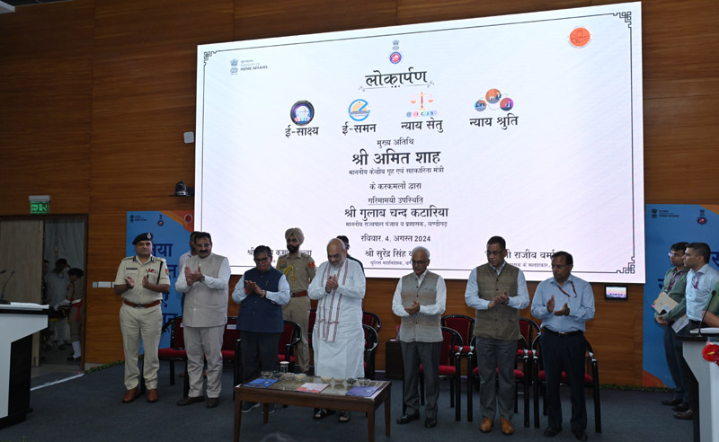 केंद्रीय गृह मंत्री श्री अमित शाह ने नए आपराधिक कानूनों के कार्यान्वयन की समीक्षा करने और राष्ट्रीय ऐप लॉन्च करने के लिए केंद्र शासित प्रदेश चंडीगढ़ का किया दौरा ।